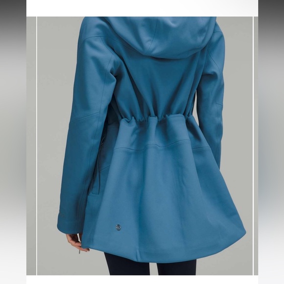 NWT Lululemon RepelShell Rain Jacket / Soft Denim / 6 - Picture 6 of 10